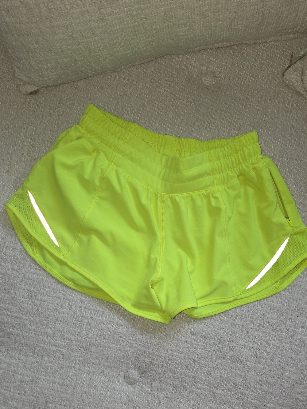 LULULEMON HOTTY HOT HOT SHORTS NEON SIZE 2